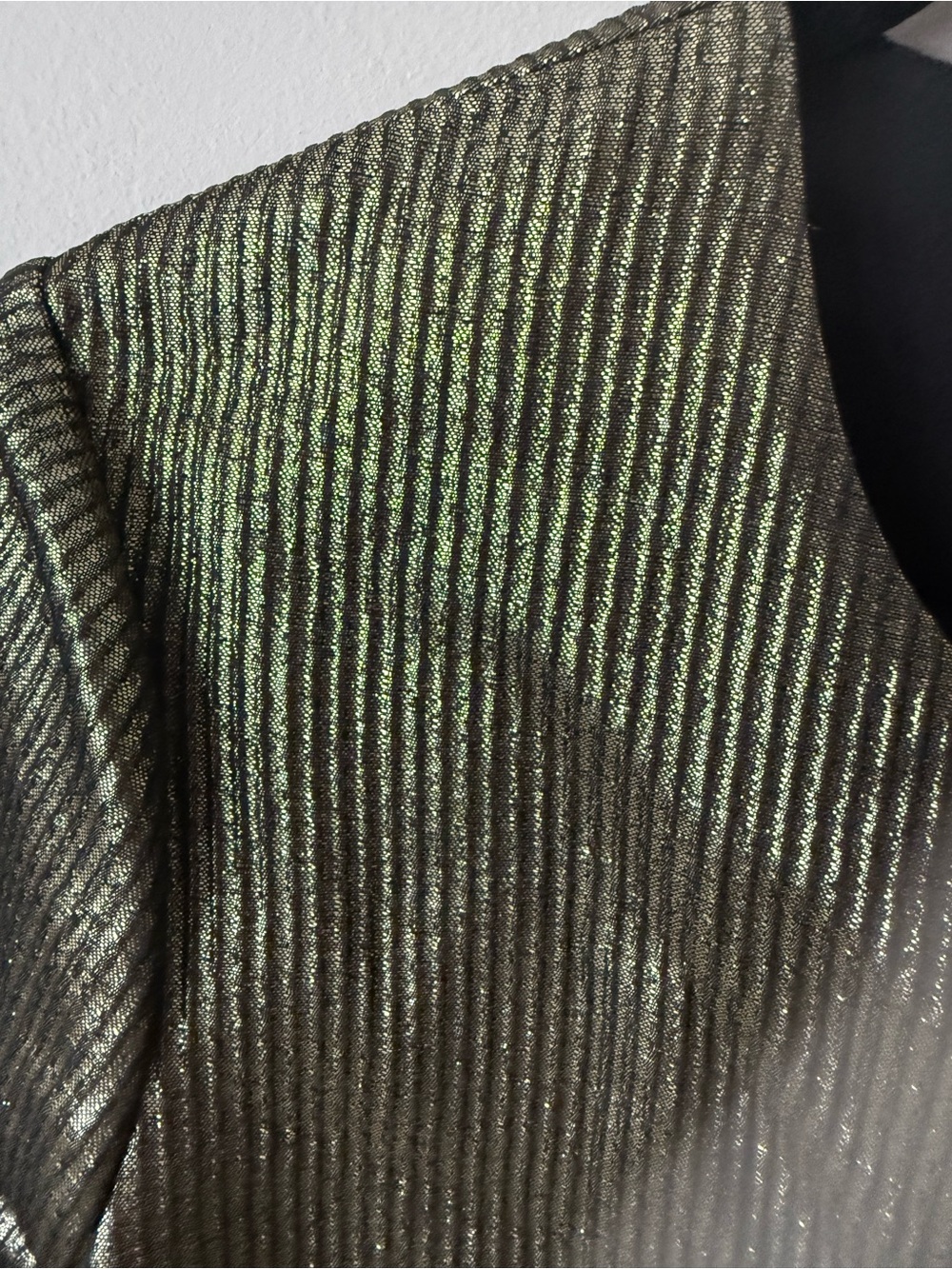 BCBGMAXAZRIA Valari Metallic Gold Bell Sleeve Top S - Picture 5 of 6